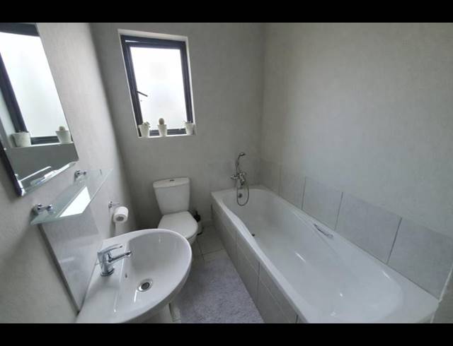 3 BEDROOM TOWNHOUSE FOR SALE IN KENLEAF